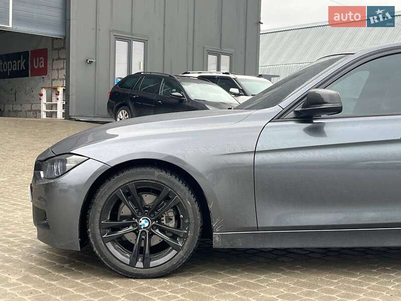 Седан BMW 3 Series 2012 в Львові
