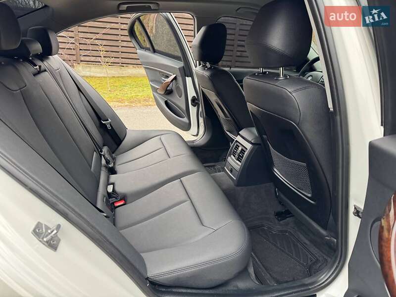 Седан BMW 3 Series 2014 в Киеве