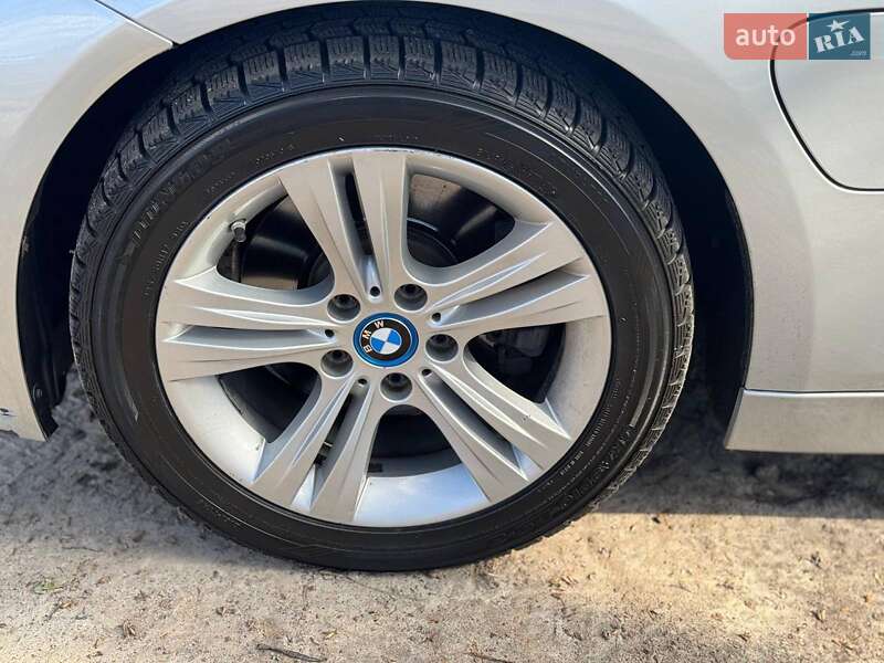 Седан BMW 3 Series 2017 в Киеве