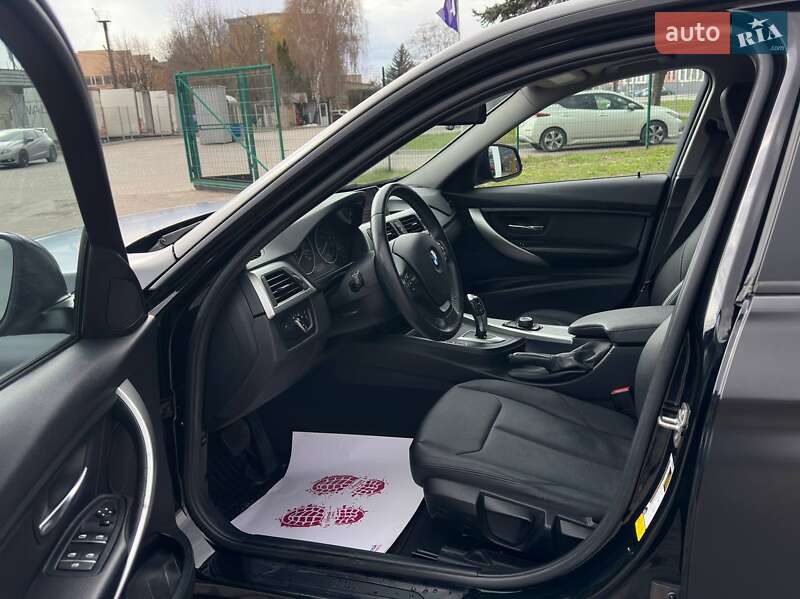 Седан BMW 3 Series 2015 в Львові