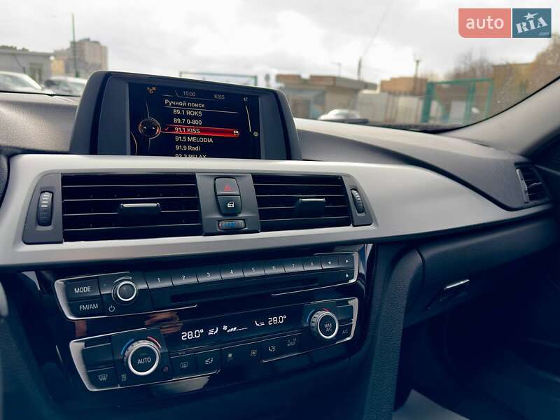 Седан BMW 3 Series 2015 в Львові