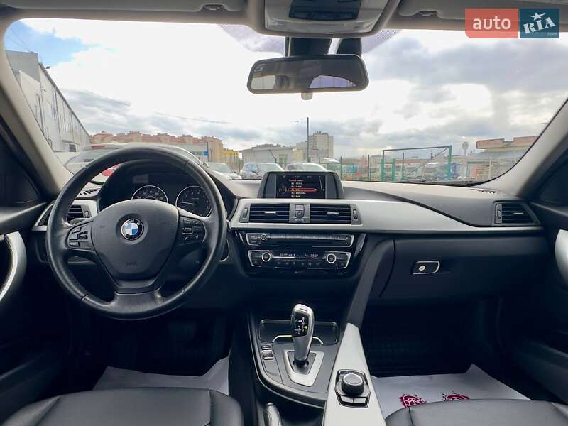Седан BMW 3 Series 2015 в Львові