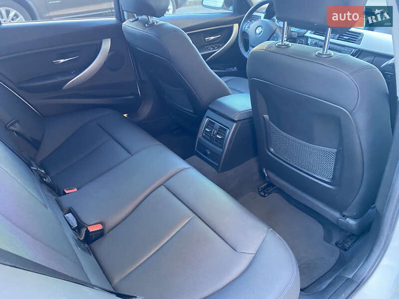 Седан BMW 3 Series 2017 в Николаеве