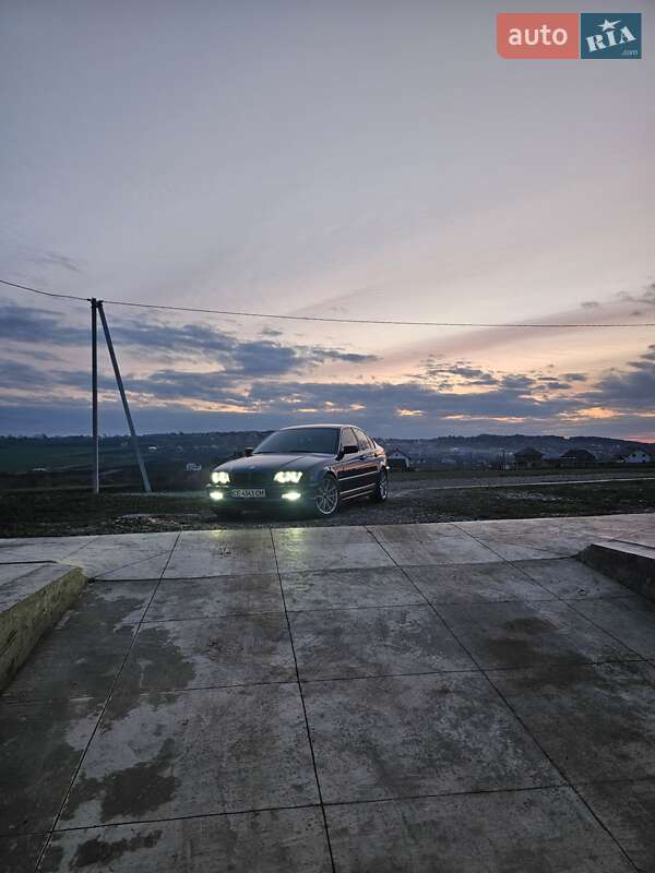 Седан BMW 3 Series 2001 в Глыбокой