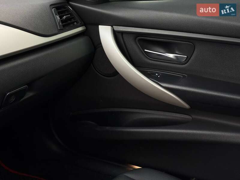 Седан BMW 3 Series 2018 в Ровно