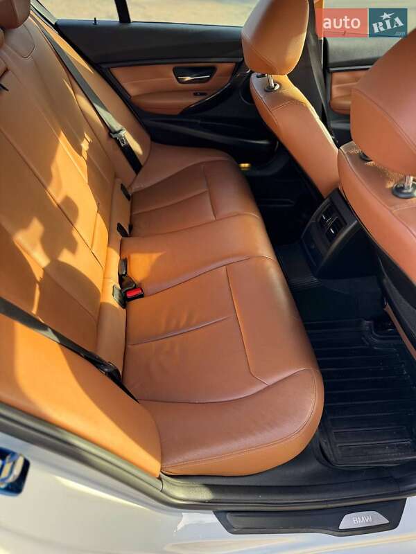 Седан BMW 3 Series 2012 в Коростене