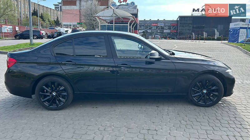 Седан BMW 3 Series 2018 в Львові