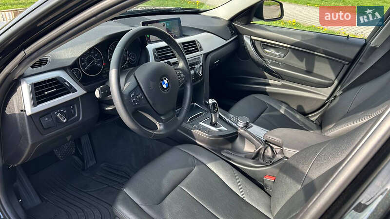 Седан BMW 3 Series 2018 в Львові