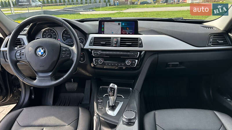 Седан BMW 3 Series 2018 в Львові