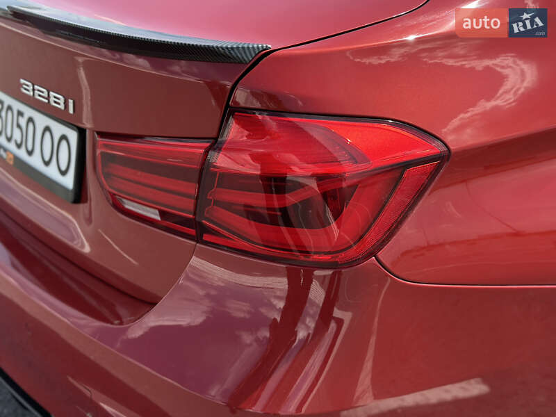 Седан BMW 3 Series 2015 в Львові