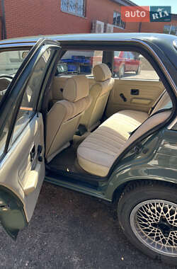 Седан BMW 3 Series 1984 в 