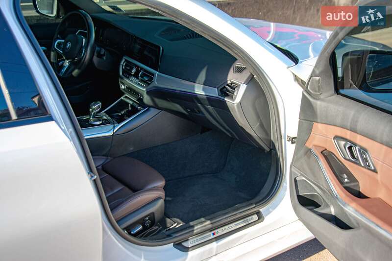 Седан BMW 3 Series 2019 в Киеве