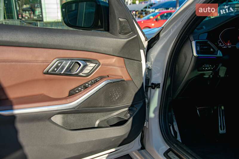 Седан BMW 3 Series 2019 в Киеве