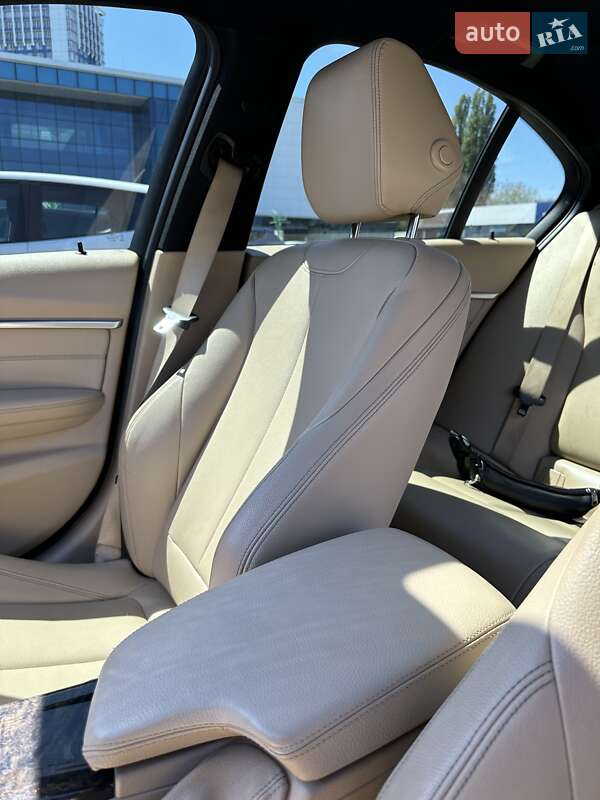 Седан BMW 3 Series 2015 в Одесі