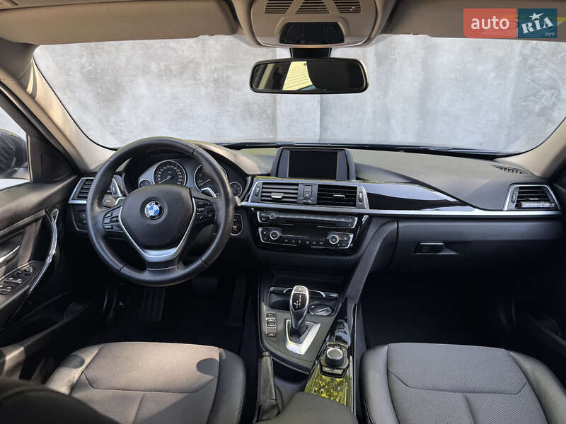 Седан BMW 3 Series 2017 в Николаеве