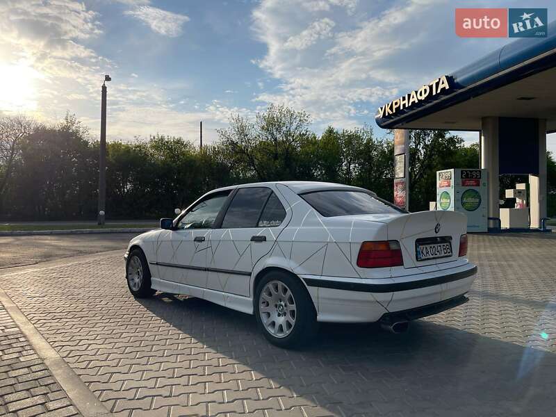 Седан BMW 3 Series 1990 в Одессе