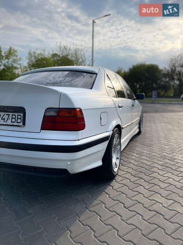 Седан BMW 3 Series 1990 в Одессе