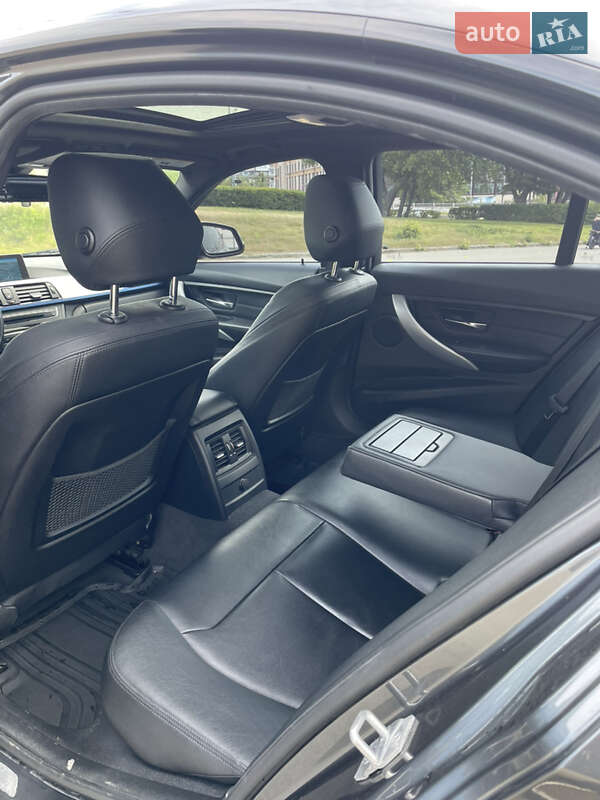 Седан BMW 3 Series 2015 в Киеве