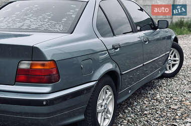 Седан BMW 3 Series 1993 в 