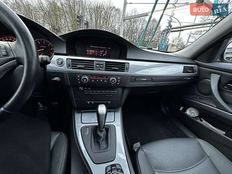 Седан BMW 3 Series 2009 в Ивано-Франковске