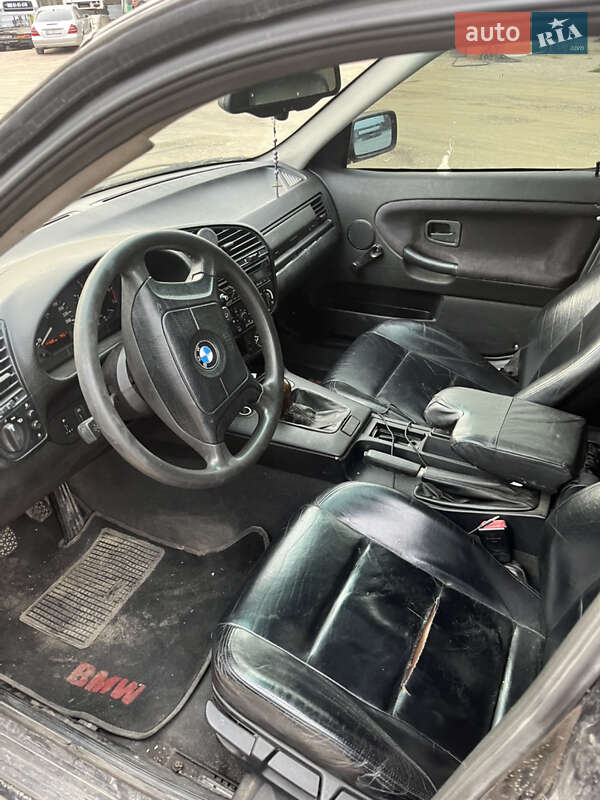 Седан BMW 3 Series 1993 в Львове