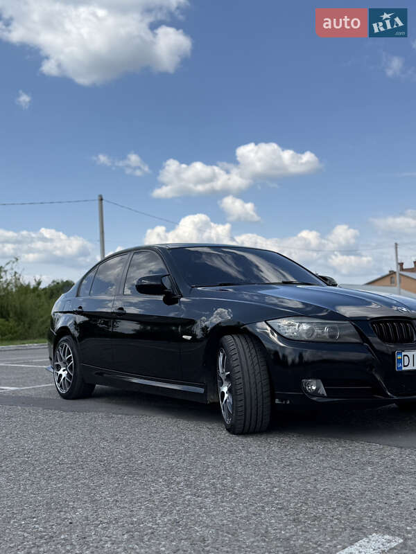 Седан BMW 3 Series 2011 в Чернівцях