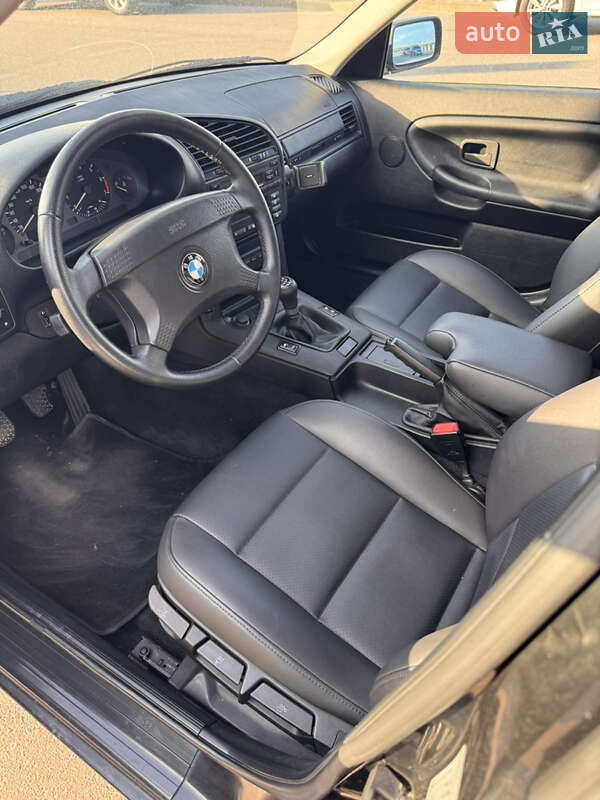 Седан BMW 3 Series 1995 в Киеве