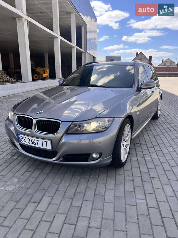 Универсал BMW 3 Series 2010 в Костополе