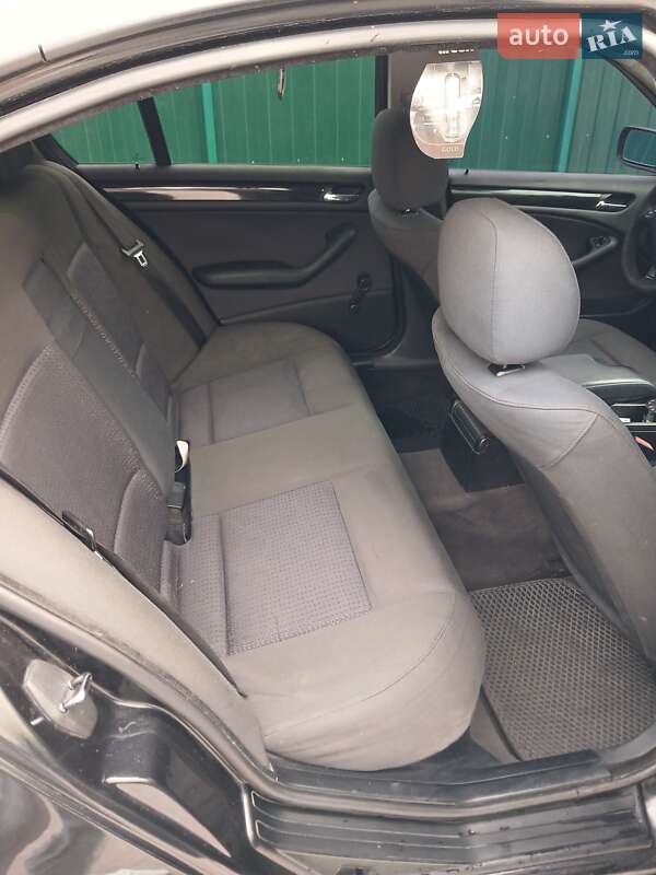 Седан BMW 3 Series 2001 в Каневі