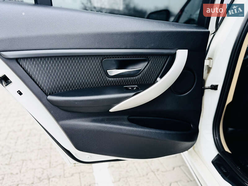Седан BMW 3 Series 2013 в Черновцах