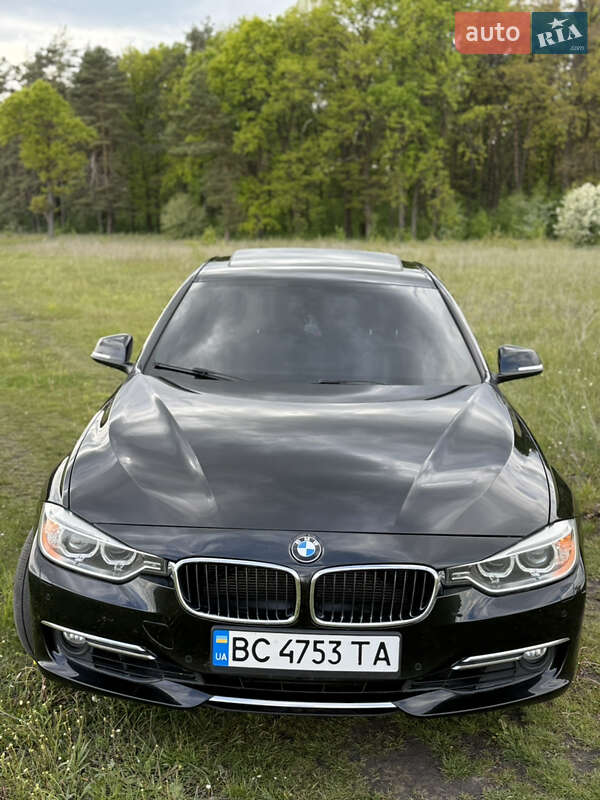 Седан BMW 3 Series 2015 в Львові