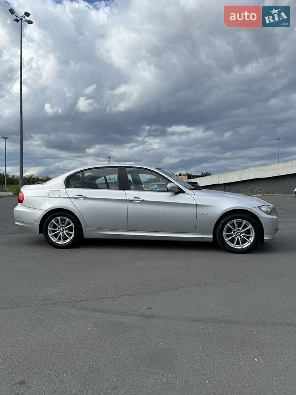 Седан BMW 3 Series 2010 в Львове фото 5 Седан BMW 3 Series 2010 в Львове