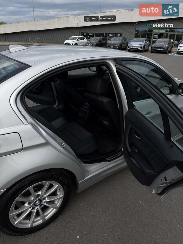 Седан BMW 3 Series 2010 в Львове фото 16 Седан BMW 3 Series 2010 в Львове