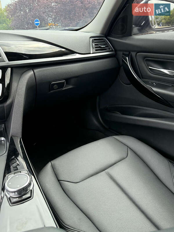 Седан BMW 3 Series 2016 в Чернигове