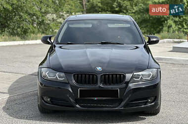Седан BMW 3 Series 2011 в 