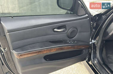 Седан BMW 3 Series 2011 в 