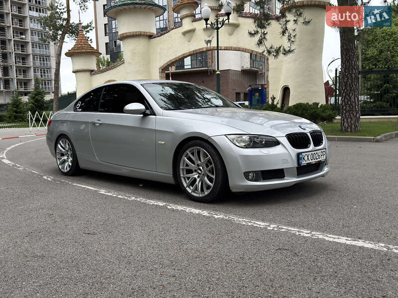 Купе BMW 3 Series 2009 в Харькове