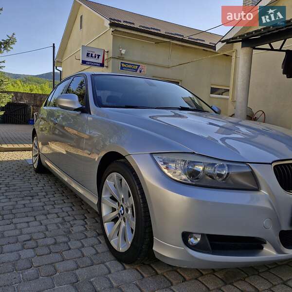 Седан BMW 3 Series 2011 в Сваляві