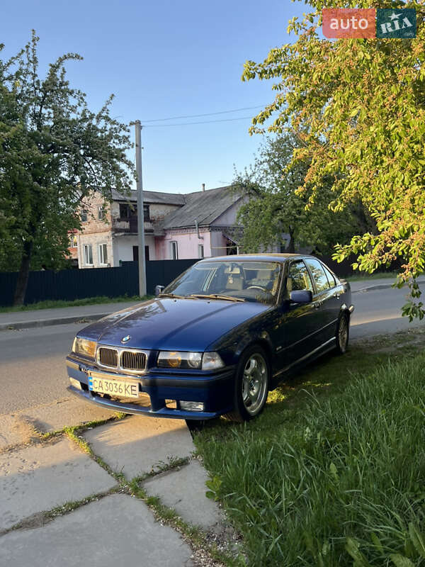 Седан BMW 3 Series 1998 в Умани