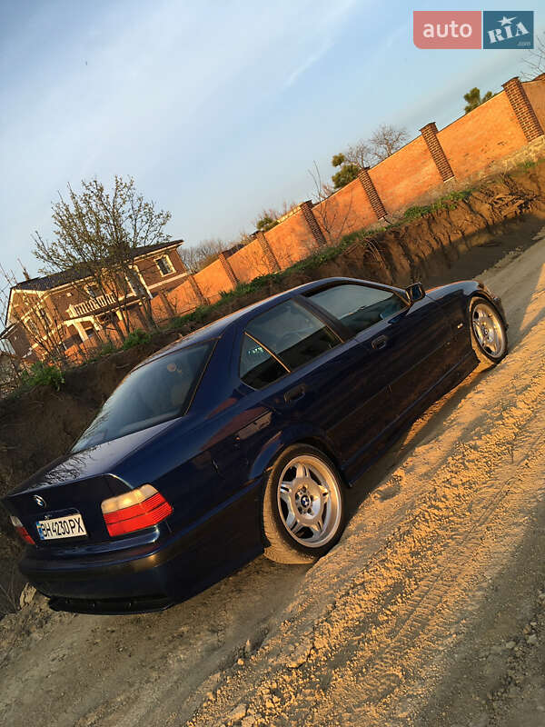Седан BMW 3 Series 1998 в Умани