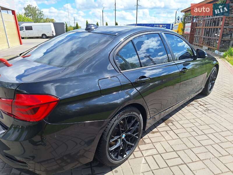 Седан BMW 3 Series 2016 в Нововолынске