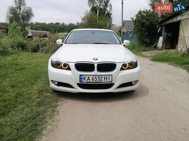 Седан BMW 3 Series 2011 в 