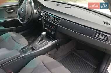 Седан BMW 3 Series 2011 в 