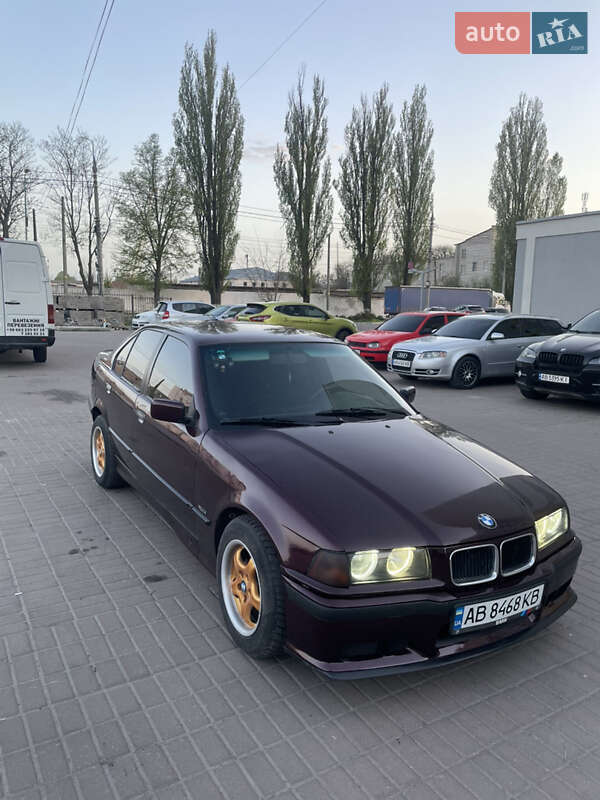 Седан BMW 3 Series 1991 в Виннице