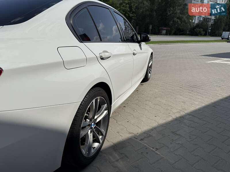 Седан BMW 3 Series 2016 в Киеве