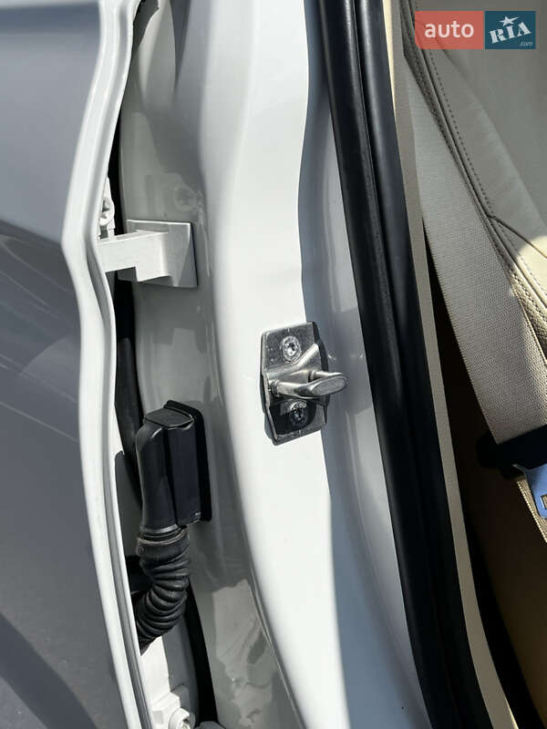 Седан BMW 3 Series 2013 в Ровно