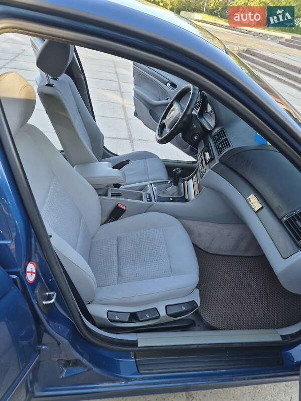 Седан BMW 3 Series 2002 в Бобринці