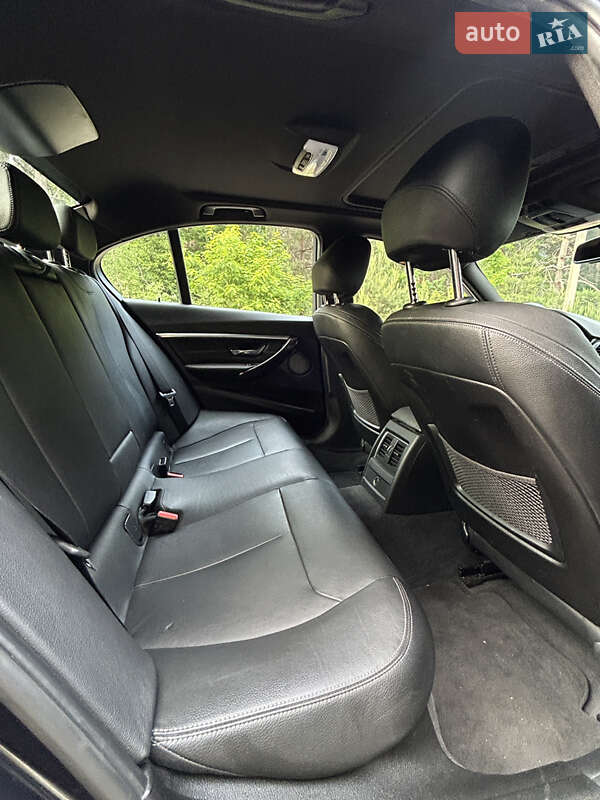 Седан BMW 3 Series 2016 в Ровно