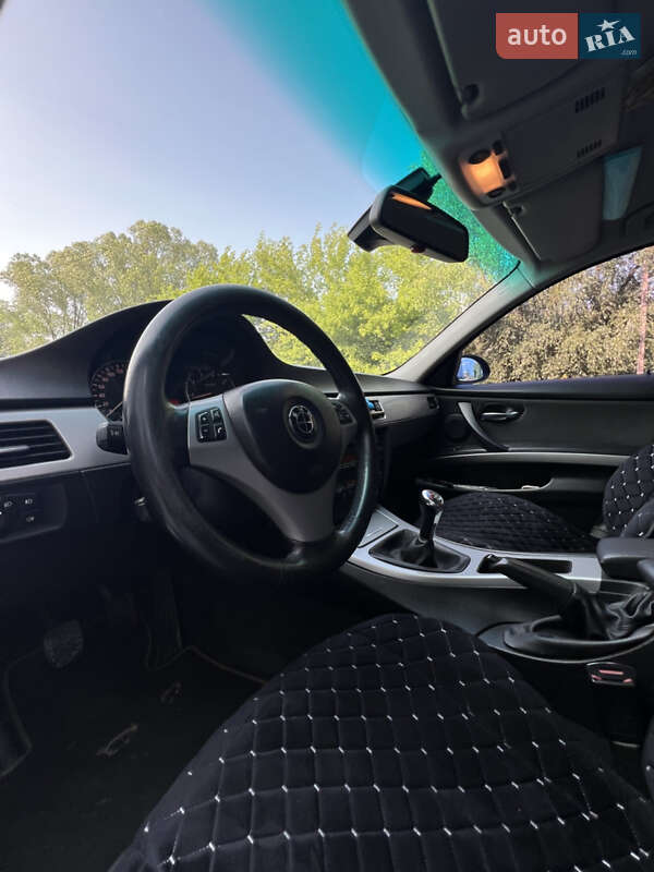 Седан BMW 3 Series 2005 в Новояворовске