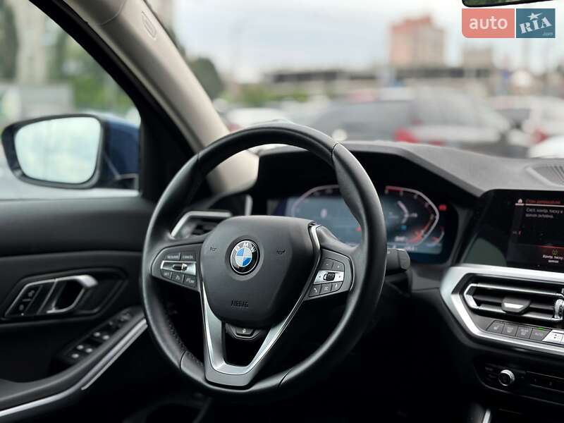 Седан BMW 3 Series 2022 в Києві